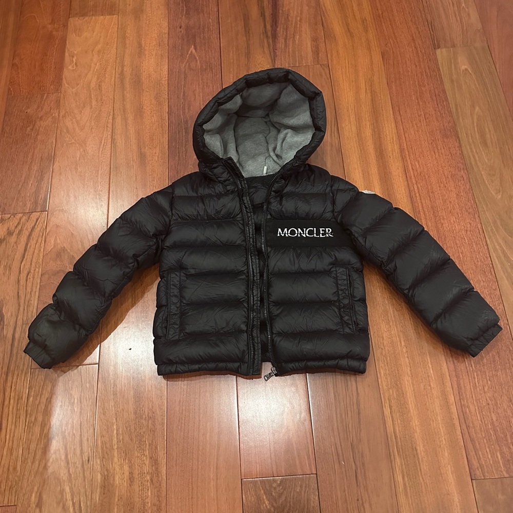 Unisex Moncler Kids Puffer Jacket Black and Gray size 10 years